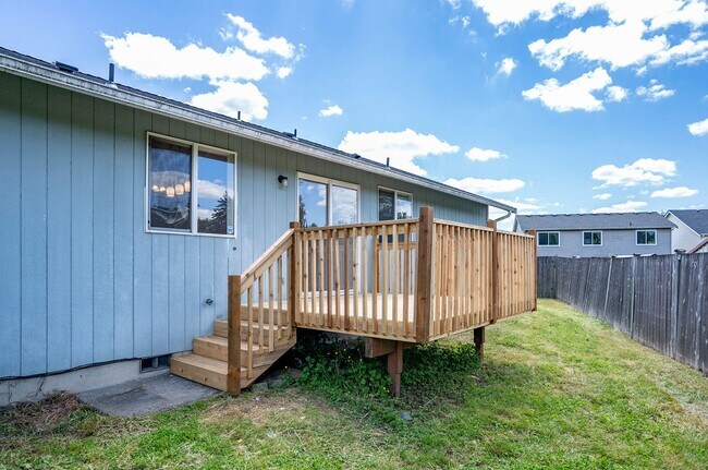 Building Photo - Exquisite 3-bedroom, 2-full bath Home in Puyallup