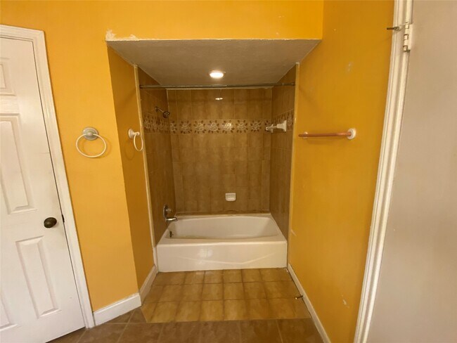 Building Photo - 14706 Woodward Gardens Dr