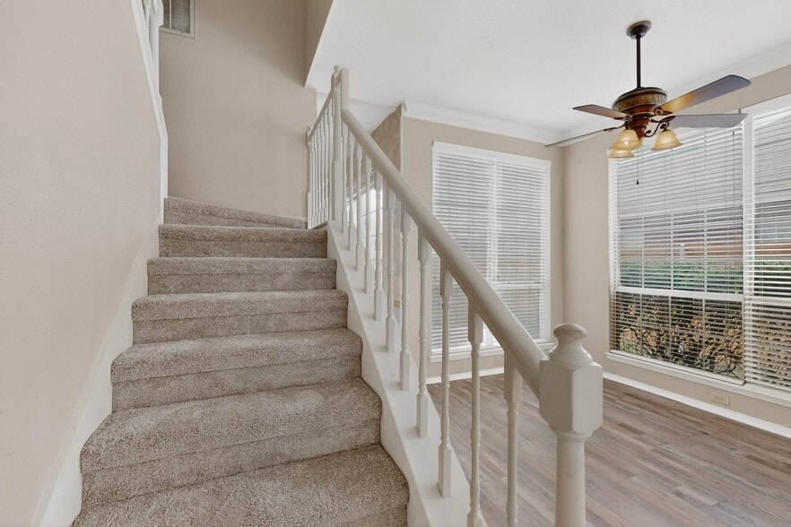 Building Photo - 636 Raintree Cir