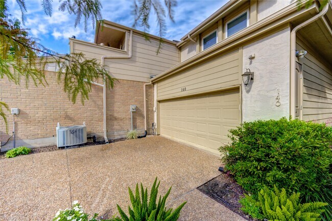 Building Photo - 12625 Memorial Dr