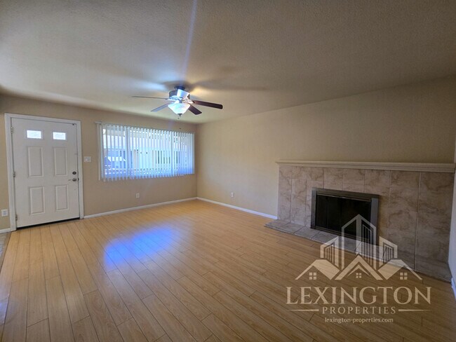 Building Photo - Beautiful, 2BD/1BA, Condo in The Villaggio community, near Madison Ave. and American River College!
