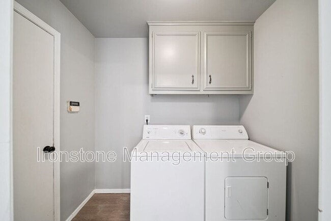 Building Photo - 5822 E 35th St