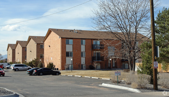 Building Photo - Pinecrest Apartments