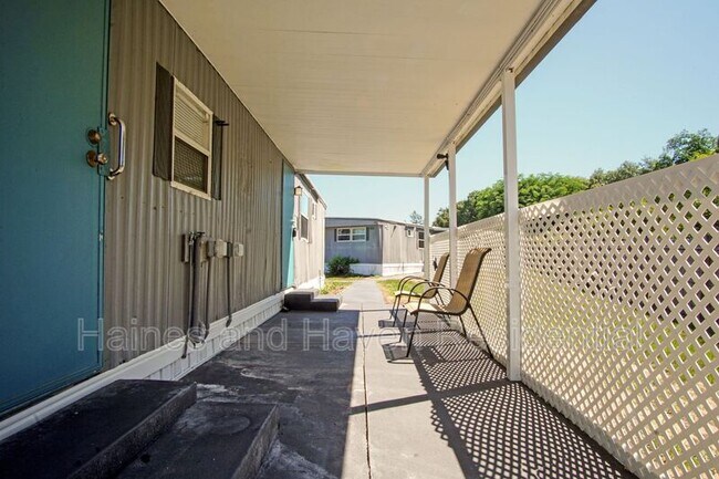 Building Photo - 26 Forest Dr