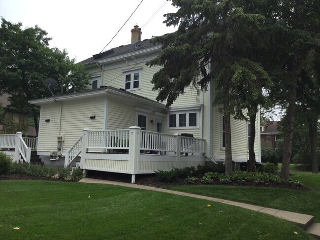 Deck - 601 5th St SE