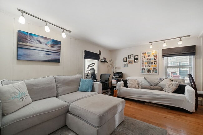 Building Photo - 46 Humbert St