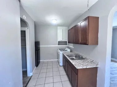 Building Photo - 848 Linn Dr