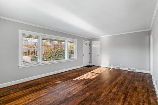 Building Photo - Adorable Brick Ranch Home in the Desirable Lindley Park Area! Updated, Hardwood Floors, Fenced!