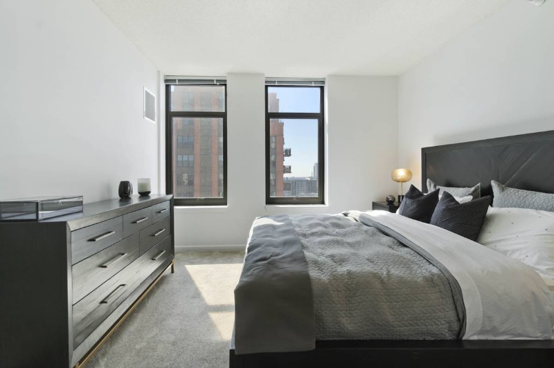 Building Photo - 335 N Desplaines St