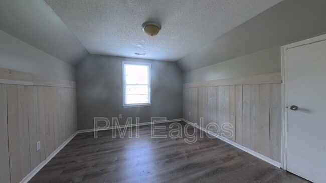 Building Photo - 504 Willow Ln