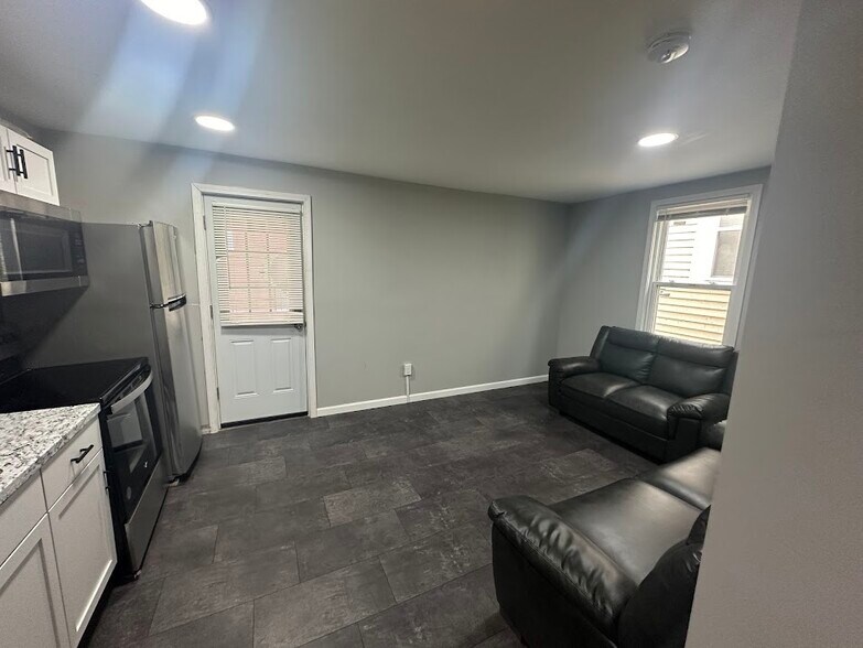 Building Photo - 41 Fayette St