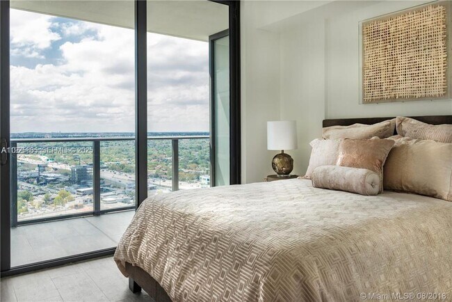 Building Photo - 121 NE 34th St