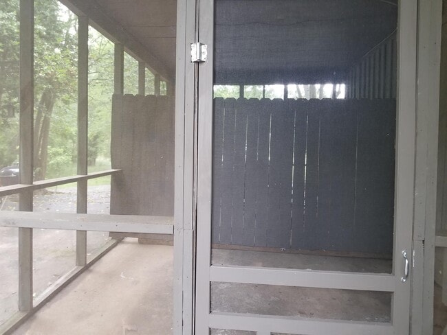 Building Photo - 575 Vaughn Rd