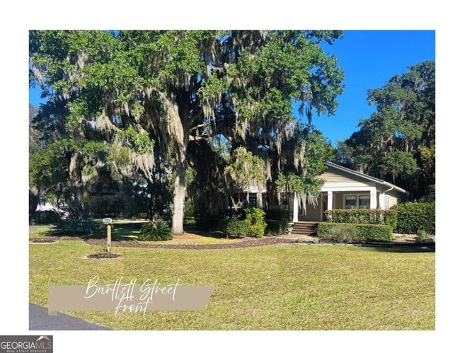 Building Photo - 208 Bartlett St