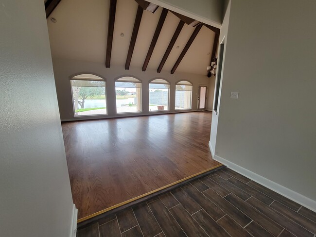 Building Photo - 210 Rio Grande Dr