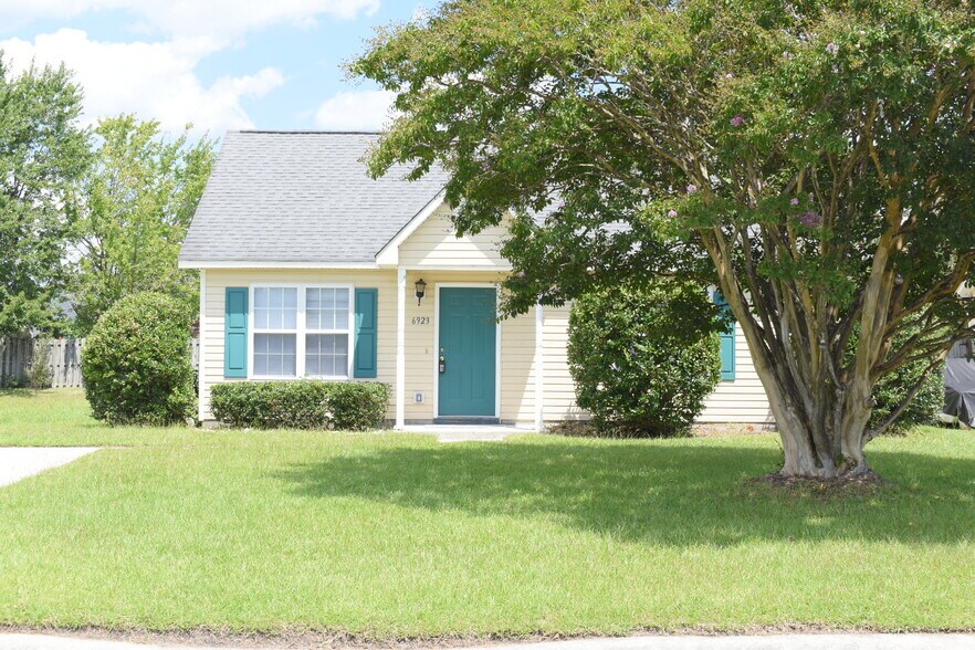Building Photo - 6923 Alamosa Dr