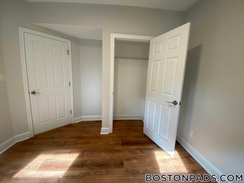 Building Photo - 995 Dorchester Ave