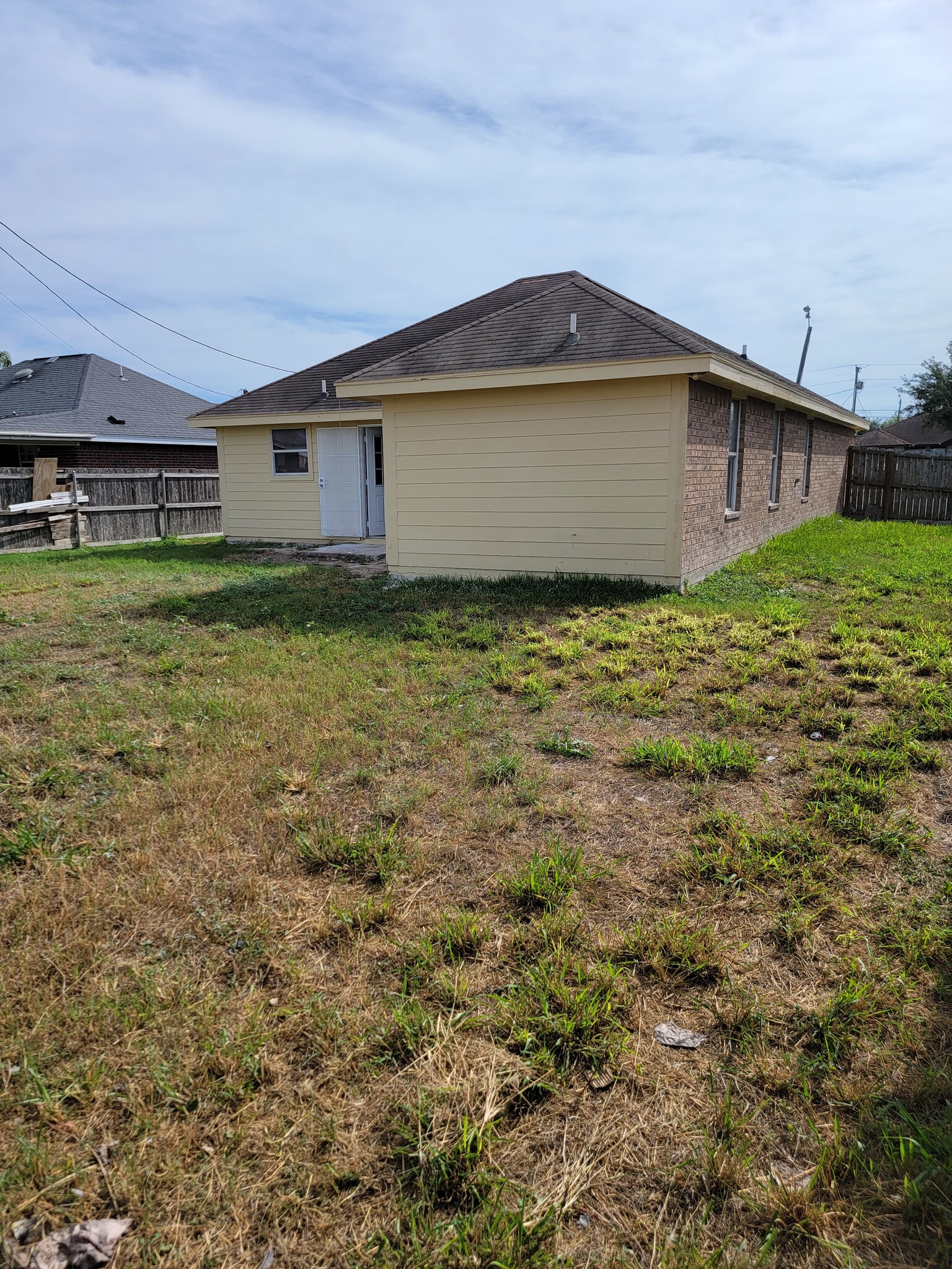 Building Photo - 307 Ricky Ave