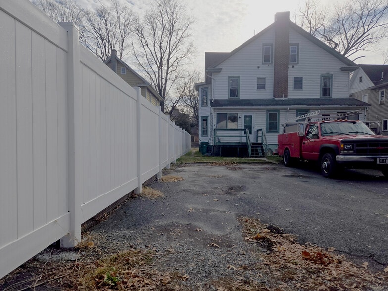 Building Photo - 146 Analomink St