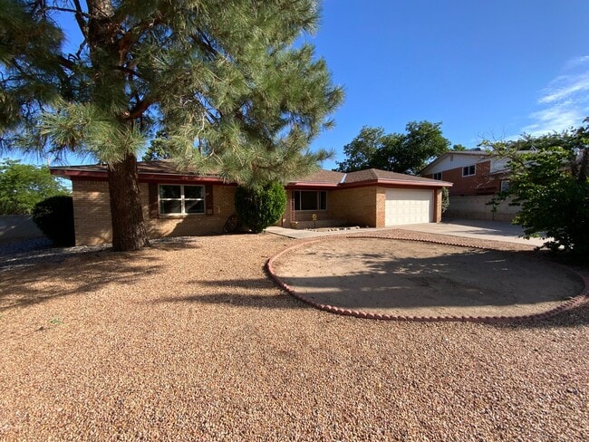 Building Photo - 3 Bedroom Single Story Home Available Near...