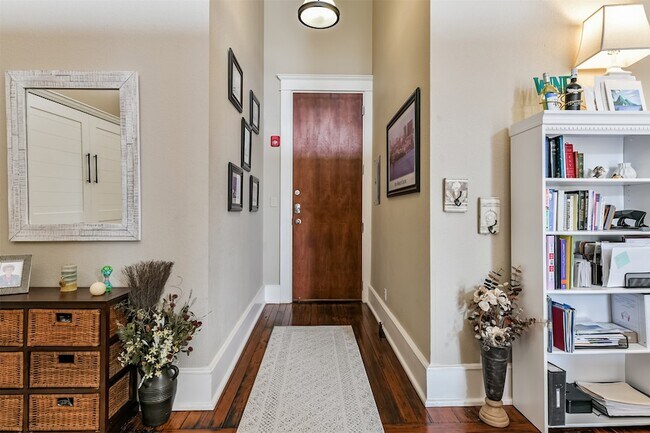 Building Photo - 525 22nd St