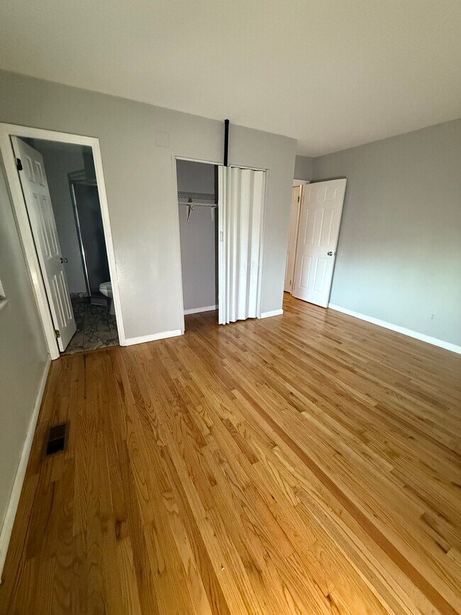 Building Photo - 2353 Blue Heron Dr