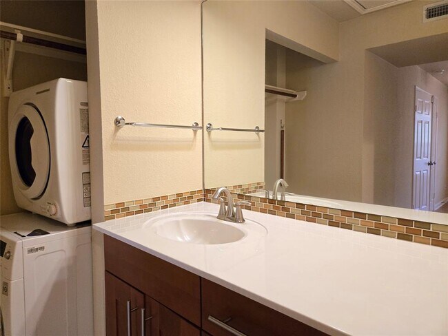 Building Photo - 7685 Northcross Dr