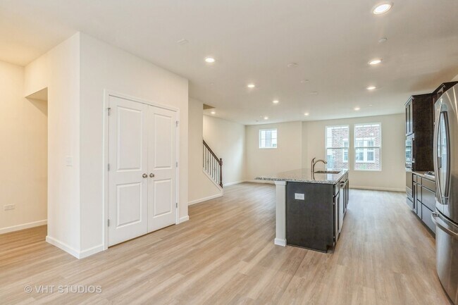 Building Photo - 155 Yorktown Ct