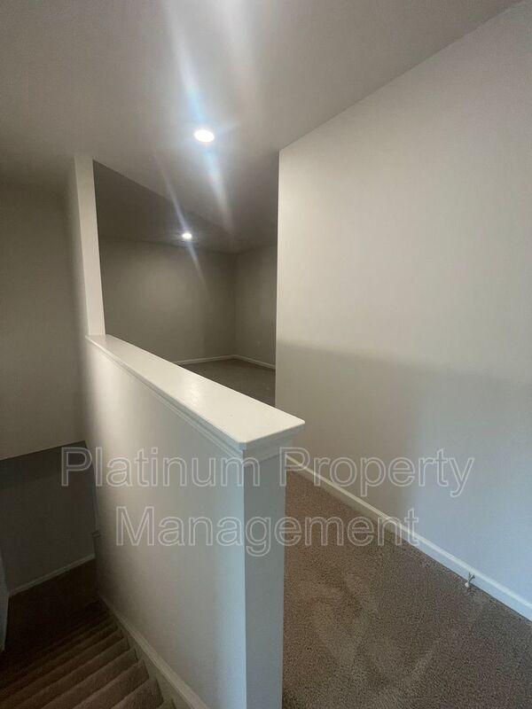 Building Photo - 551 Stoneybrook Dr