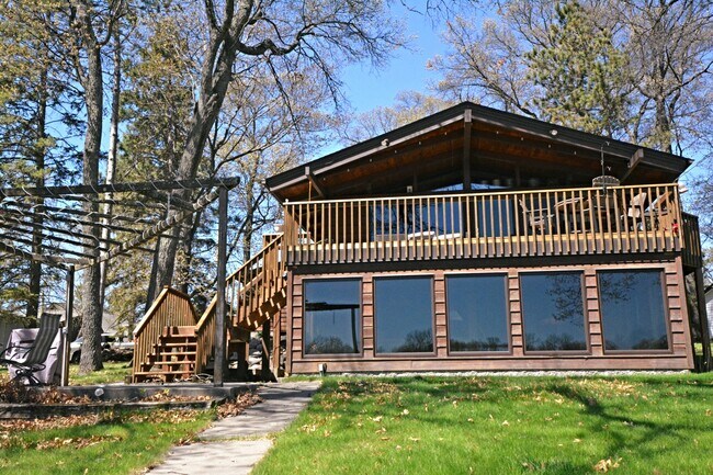 Building Photo - 33992 Sunrise Island Rd