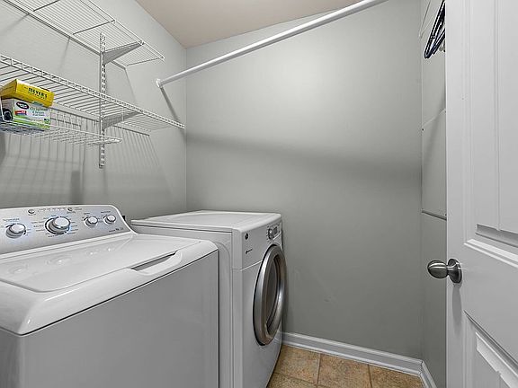 Building Photo - 59 Greenfield Ln