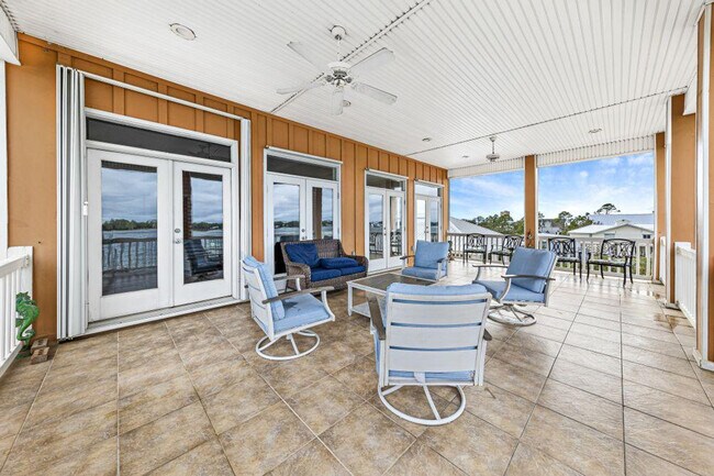 Building Photo - 1242 W Lagoon Ave