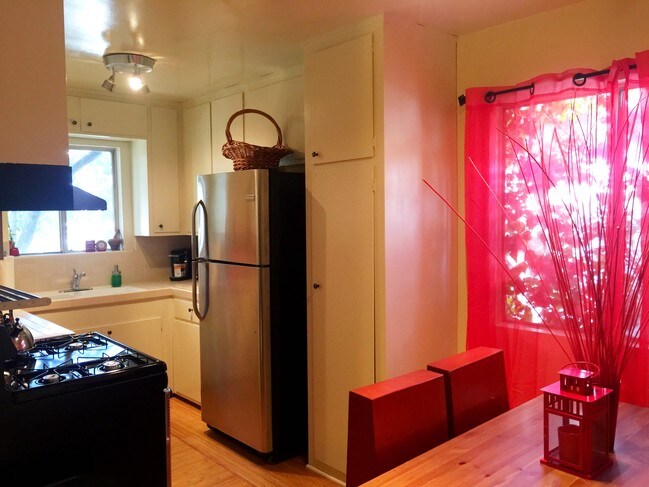 Kitchen / Dining - 20 20th Ave