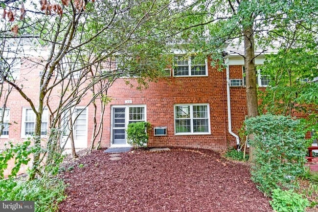 Building Photo - 3132 Martha Custis Dr