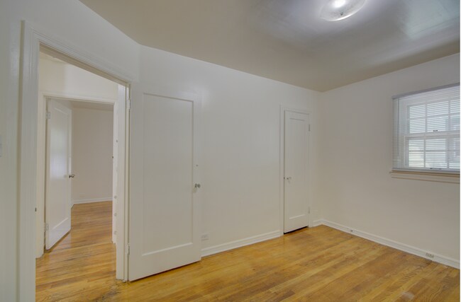 Building Photo - 2 WEEKS FREE! House Near DU