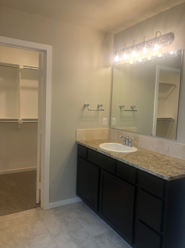 Building Photo - Brand New Home in Hertiage Hills 3/2/2