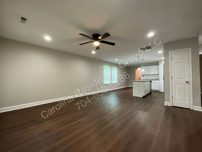 Building Photo - 419 S Green St