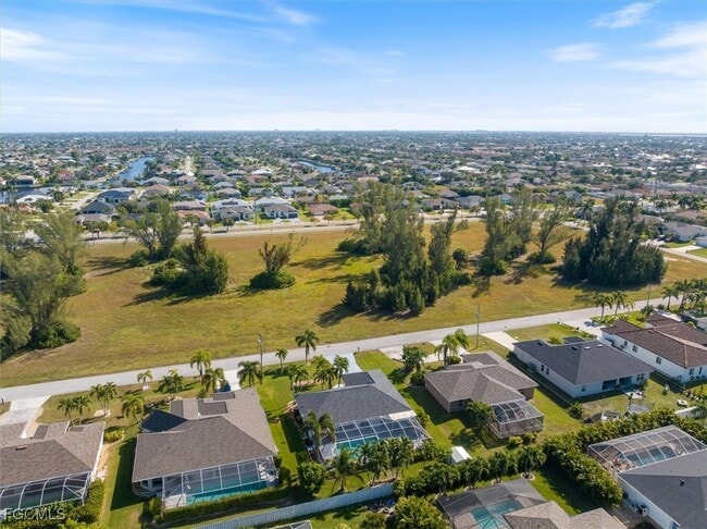 Building Photo - 4516 SW 21st Pl