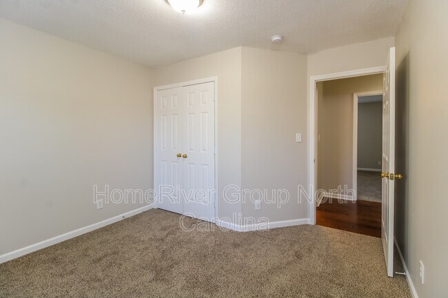 Building Photo - 7103 Thornaby Dr