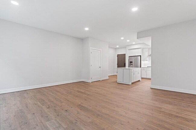 Building Photo - 635 Slaters Ln