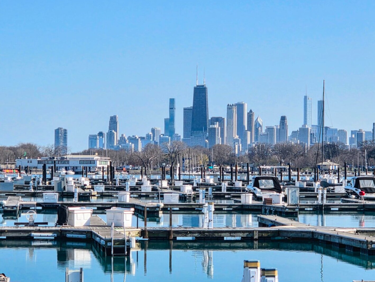 Building Photo - 3410 N Lake Shore Dr