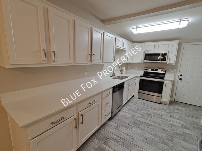 Building Photo - 619 S Highland Ave