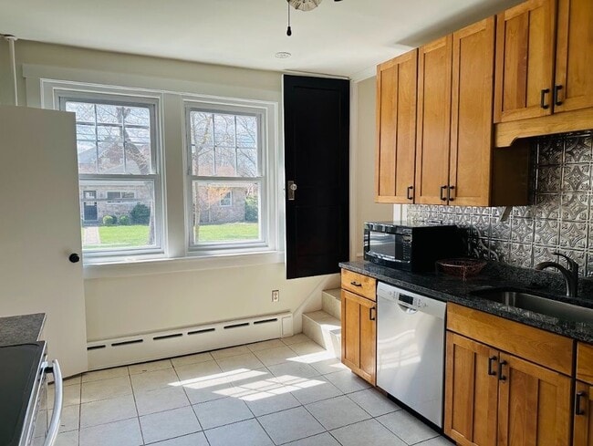 Building Photo - 1258 Girard Ave