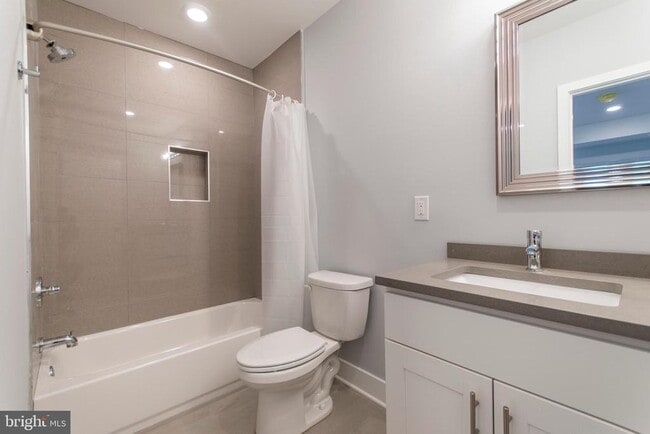 Building Photo - 814 N Uber St