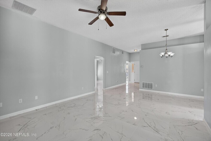 Building Photo - 490 Hillside Dr