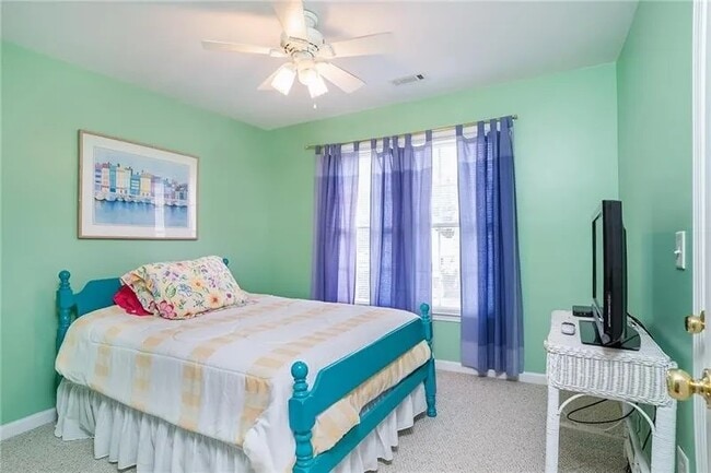 Building Photo - 3915 High Gables E