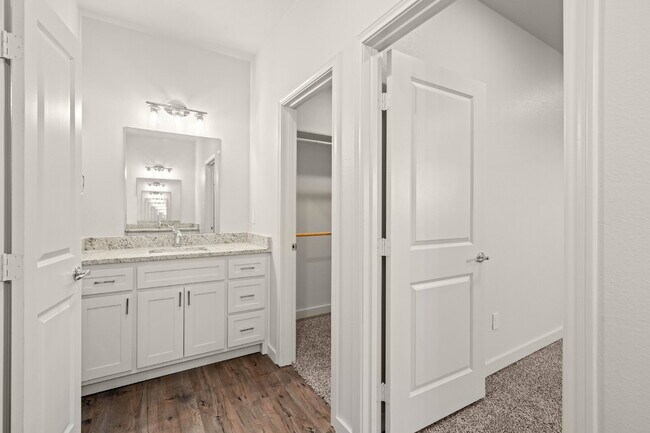 Building Photo - Like-new duplex in Frenship East!