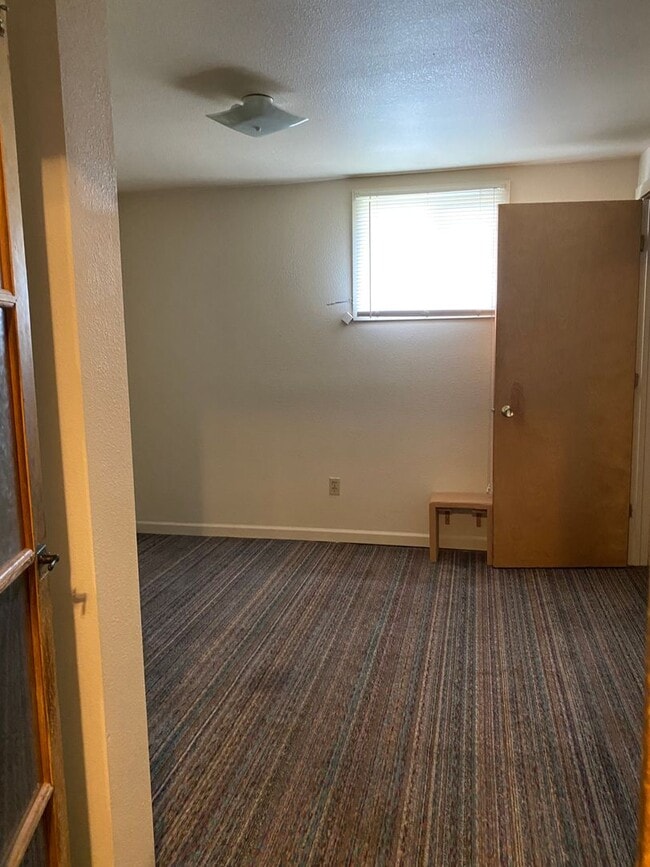 Building Photo - 208 N 1st St