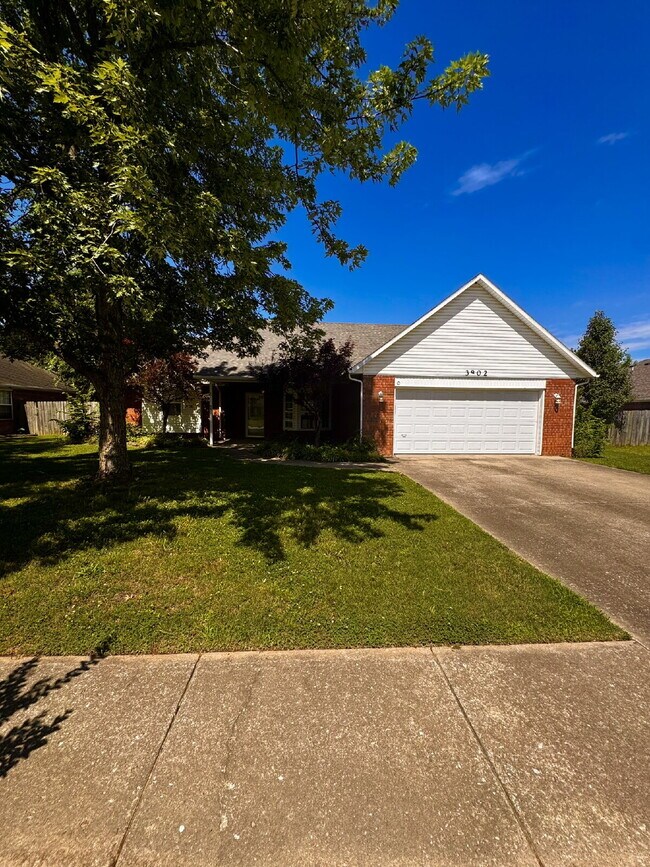Building Photo - 3802 SW Maple Rd