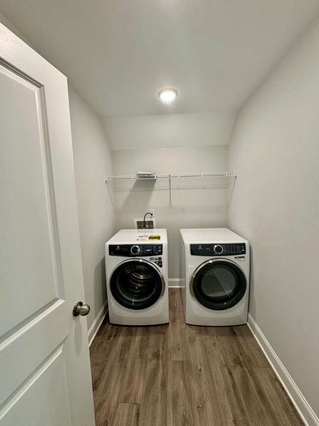 Building Photo - 3BR/2.5 Bath Townhouse in Harrisburg